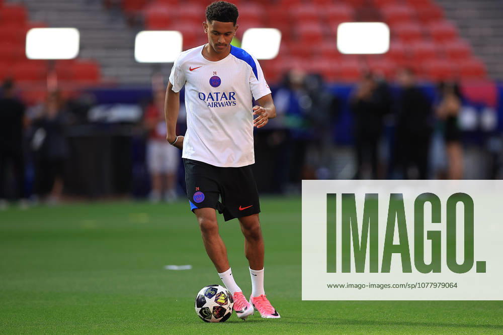 Paris Saint-Germain, Open Training Session Paris Saint-Germain Midfielder Senny Mayulu (24) during the open training session for Paris Saint-Germain ahead of the Champions League Cup Final at Puskas Arena Park, Budapest, Hungary on 29 May 2026. Budapest Puskas Arena Park Hungary Editorial use only ,