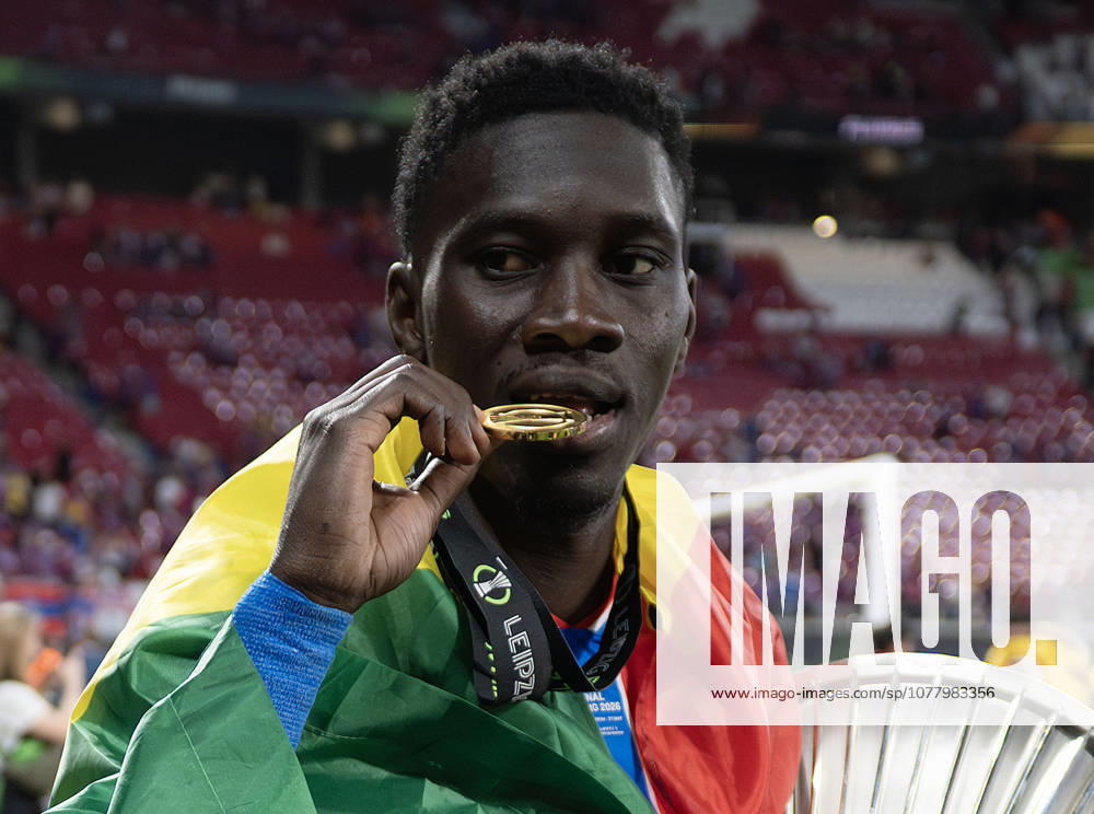 . - Crystal Palace v Rayo Vallecano, UEFA Conference League Final 2026, Red Bull Arena, Leipzig, Germany, 27th May 2026. Daniel Weir Crystal Pix Ismaila Sarr of Crystal Palace biting his UEFA Conference League 2026 Winners Medal. - Crystal Palace v Rayo Vallecano, UEFA Conference League Final 2026, Red Bull Arena, Leipzig, Germany, 27th May 2026. Daniel Weir Crystal Pix Leipzig Red Bull Arena Germany
