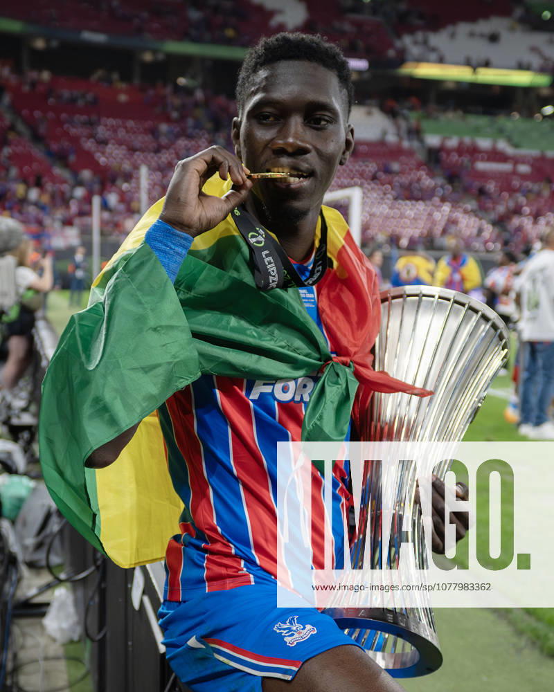 . - Crystal Palace v Rayo Vallecano, UEFA Conference League Final 2026, Red Bull Arena, Leipzig, Germany, 27th May 2026. Daniel Weir Crystal Pix Ismaila Sarr of Crystal Palace biting his UEFA Conference League 2026 Winners Medal and holding the Conference League Trophy. - Crystal Palace v Rayo Vallecano, UEFA Conference League Final 2026, Red Bull Arena, Leipzig, Germany, 27th May 2026. Daniel Weir Crystal Pix Leipzig Red Bull Arena Germany