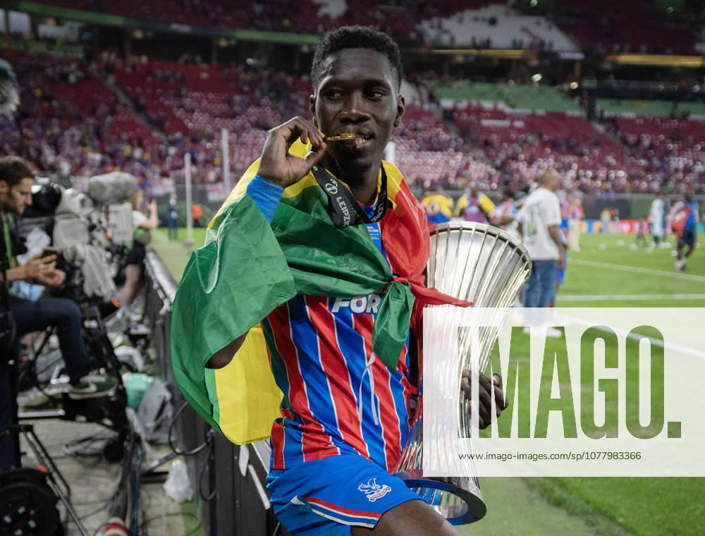 . - Crystal Palace v Rayo Vallecano, UEFA Conference League Final 2026, Red Bull Arena, Leipzig, Germany, 27th May 2026. Daniel Weir Crystal Pix Ismaila Sarr of Crystal Palace biting his UEFA Conference League 2026 Winners Medal and holding the Conference League Trophy. - Crystal Palace v Rayo Vallecano, UEFA Conference League Final 2026, Red Bull Arena, Leipzig, Germany, 27th May 2026. Daniel Weir Crystal Pix Leipzig Red Bull Arena Germany