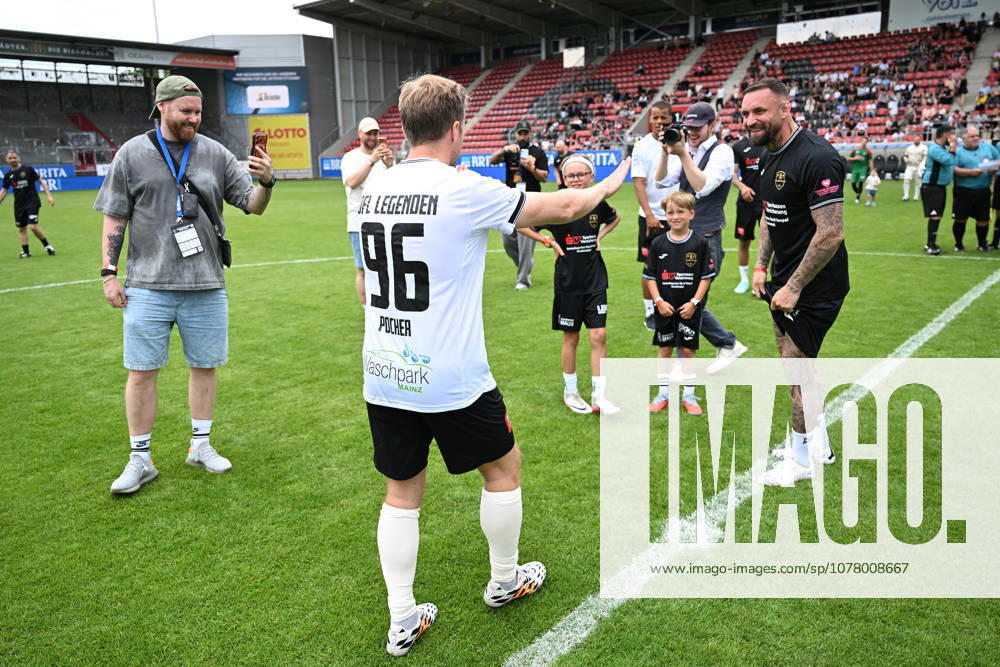Fussball Langholz Cup 2026, v.l. Oliver Oli Pocher MMA Kämpfer Christian Eckerlin Wiesbaden