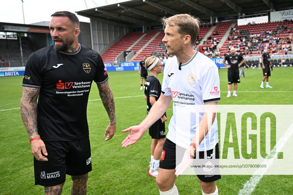 Fussball Langholz Cup 2026, v.l. Oliver Oli Pocher MMA Kämpfer Christian Eckerlin Wiesbaden