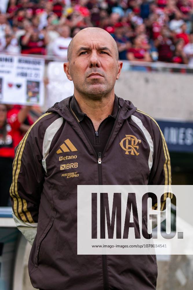 Flamengo and Coritiba, for the 18th round of the Brazilian championship. Rio de Janeiro (RJ) 05 30 2026 - Flamengo Coritiba Brasilerao Maracana - Flamengo coach, Leonardo Jardim, at the match between Flamengo and Coritiba, for the 18th round of the Brazilian championship, on the afternoon of this Saturday (30), at the Maracana stadium, in Rio de Janeiro.(Foto: Lucas Simonin Gomes Thenews2 imago images) SPO
