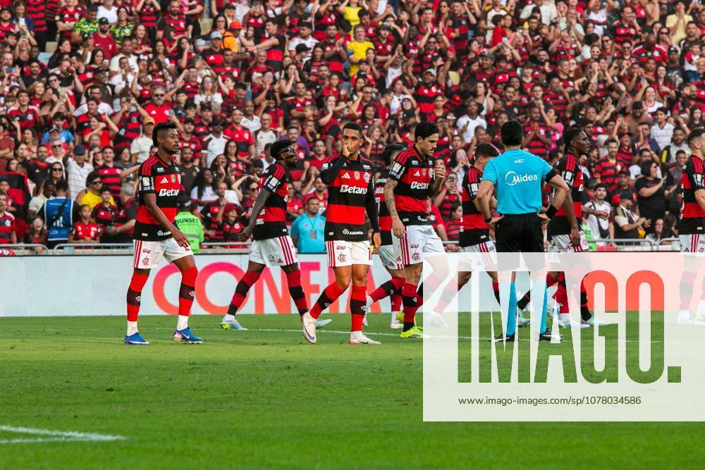 Flamengo and Coritiba, for the 18th round of the Brazilian championship. Rio de Janeiro (RJ) 05 30 2026 - Flamengo Coritiba Brasilerao Maracana - Samuel Lino, Flamengo player, celebrating the team s first goal, in the match between Flamengo and Coritiba, for the 18th round of the Brazilian championship, on the afternoon of this Saturday (30), at the Maracana stadium, in Rio de Janeiro.(Foto: Lucas Simonin Gomes Thenews2 imago images) SPO