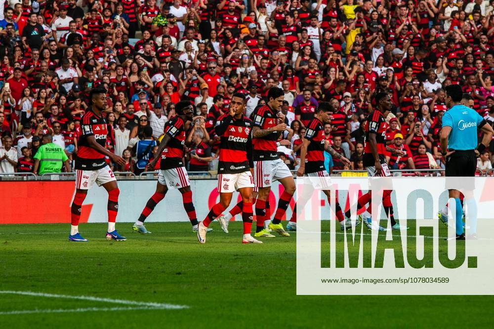 Flamengo and Coritiba, for the 18th round of the Brazilian championship. Rio de Janeiro (RJ) 05 30 2026 - Flamengo Coritiba Brasilerao Maracana - Samuel Lino, Flamengo player, celebrating the team s first goal, in the match between Flamengo and Coritiba, for the 18th round of the Brazilian championship, on the afternoon of this Saturday (30), at the Maracana stadium, in Rio de Janeiro.(Foto: Lucas Simonin Gomes Thenews2 imago images) SPO