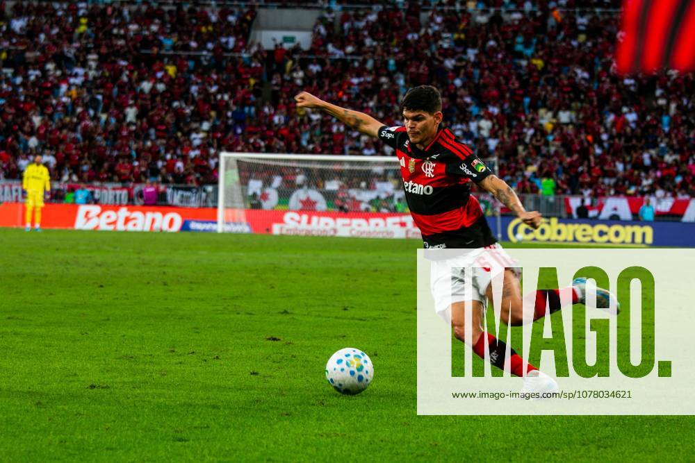 Flamengo and Coritiba, for the 18th round of the Brazilian championship. Rio de Janeiro (RJ) 05 30 2026 - Flamengo Coritiba Brasilerao Maracana - Ayrton Lucas, Flamengo player, in the match between Flamengo and Coritiba, for the 18th round of the Brazilian championship, on the afternoon of this Saturday (30), at the Maracana stadium, in Rio de Janeiro.(Foto: Lucas Simonin Gomes Thenews2 imago images) SPO