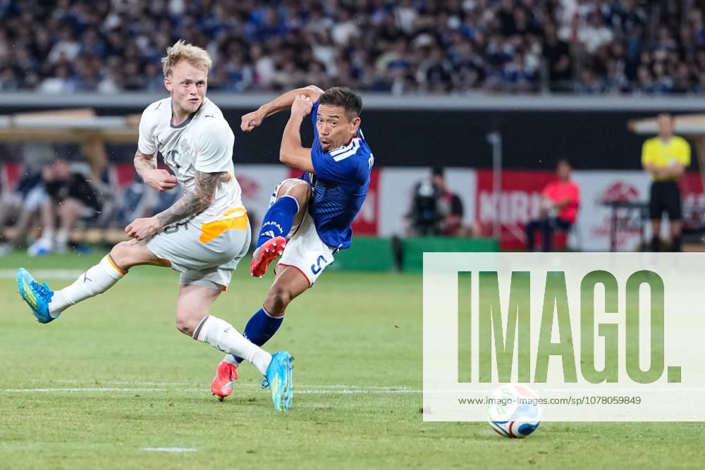 (260531) -- TOKYO, May 31, 2026 -- Nagatomo Yuto (R) of Japan shoots during a friendly football match between Japan and Iceland in Tokyo, Japan, on May 31, 2026. ) (SP)JAPAN-TOKYO-FOOTBALL-FRIENDLY-JAPAN VS ICELAND JiaxHaocheng