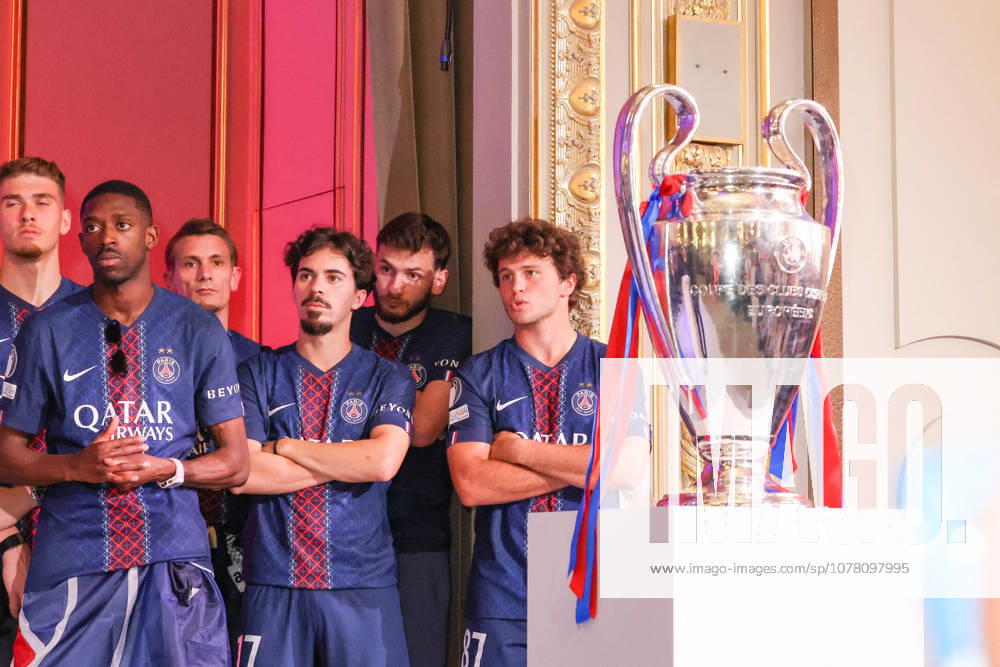 President Macron Receives The PSG Players at the Elysee Palace - Paris Emmanuel Macron, President of the French Republic, and his wife, Brigitte Macron, receive PSG players at the Elysée Palace after their victory in the 2026 Champions League final in Paris, France on Month Day, Year , including Ousmane Dembélé, Vitinha, Khvicha Kvaratskhelia, and Joao Neves. Photo by Jack Tribeca Pool ABACAPRESS.COM Paris France