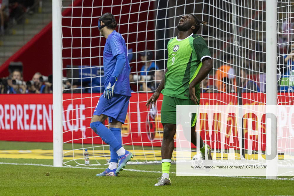 Fußball, Testspiel, Polen - Nigeria #2 Poland - Nigeria 03.06.2026 football, Warsaw, PGE National Stadium, FIFA , friendly international game match Poland - Nigeria ( mecz towarzyski, pilka nozna, Polska - Nigeria ) image shows: Kamil Grabara (L) Terem Moffi (R) reac after goal photo Katarzyna Plewczynska Fotostyk