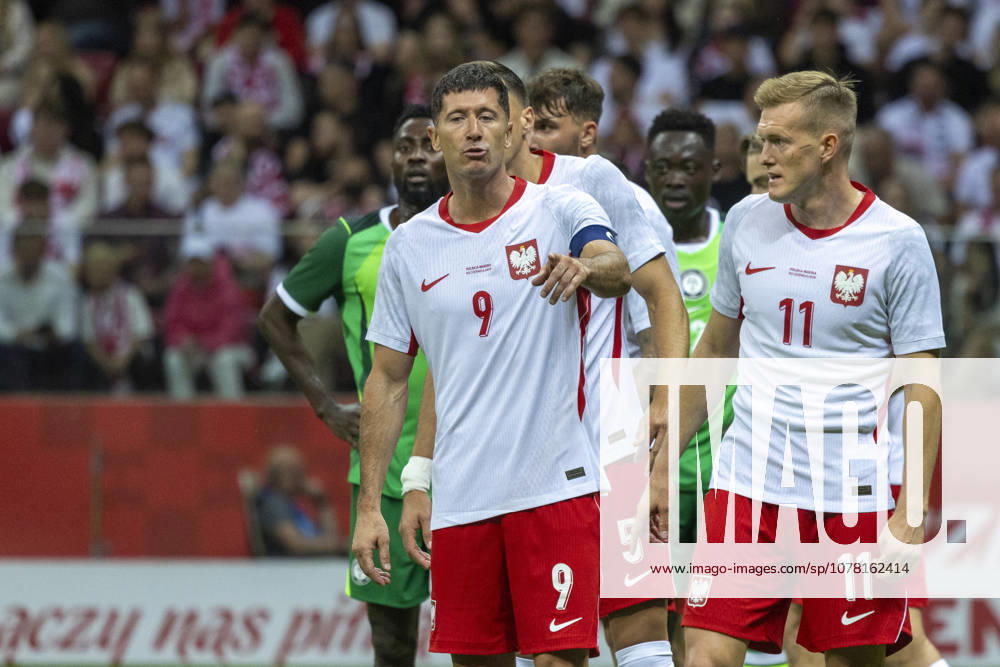 Fußball, Testspiel, Polen - Nigeria #3 Poland - Nigeria 03.06.2026 football, Warsaw, PGE National Stadium, FIFA , friendly international game match Poland - Nigeria ( mecz towarzyski, pilka nozna, Polska - Nigeria ) image shows: Robert Lewandowski (L) Karol Swiderski (R) photo Katarzyna Plewczynska Fotostyk