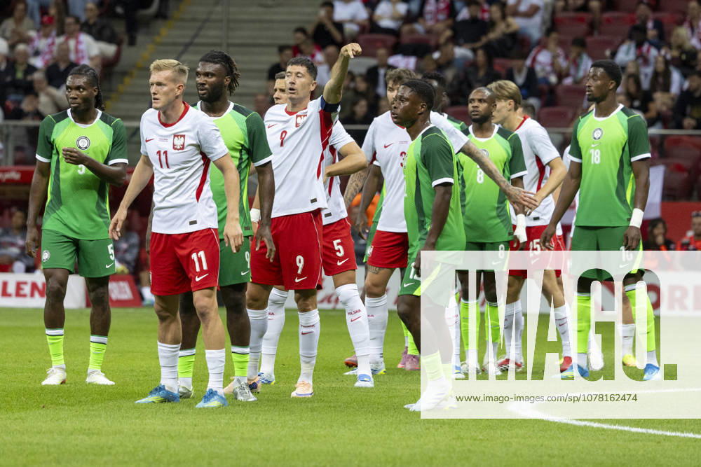 Fußball, Testspiel, Polen - Nigeria #3 Poland - Nigeria 03.06.2026 football, Warsaw, PGE National Stadium, FIFA , friendly international game match Poland - Nigeria ( mecz towarzyski, pilka nozna, Polska - Nigeria ) image shows: Igoh Ogbu (L) Karol Swiderski (2L) Robert Lewandowski (9) photo Katarzyna Plewczynska Fotostyk