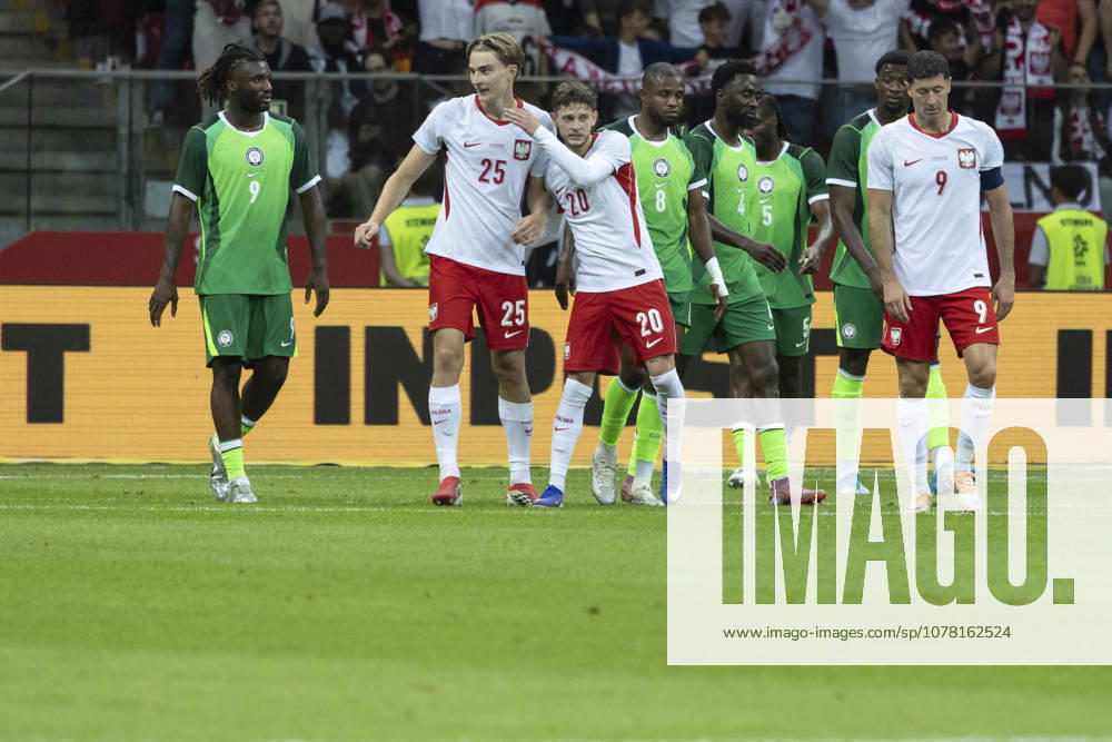 Fußball, Testspiel, Polen - Nigeria #5 Poland - Nigeria 03.06.2026 football, Warsaw, PGE National Stadium, FIFA , friendly international game match Poland - Nigeria ( mecz towarzyski, pilka nozna, Polska - Nigeria ) image shows: Kacper Potulski (25) Sebastian Szymanski (20) goal react (gol) photo Katarzyna Plewczynska Fotostyk