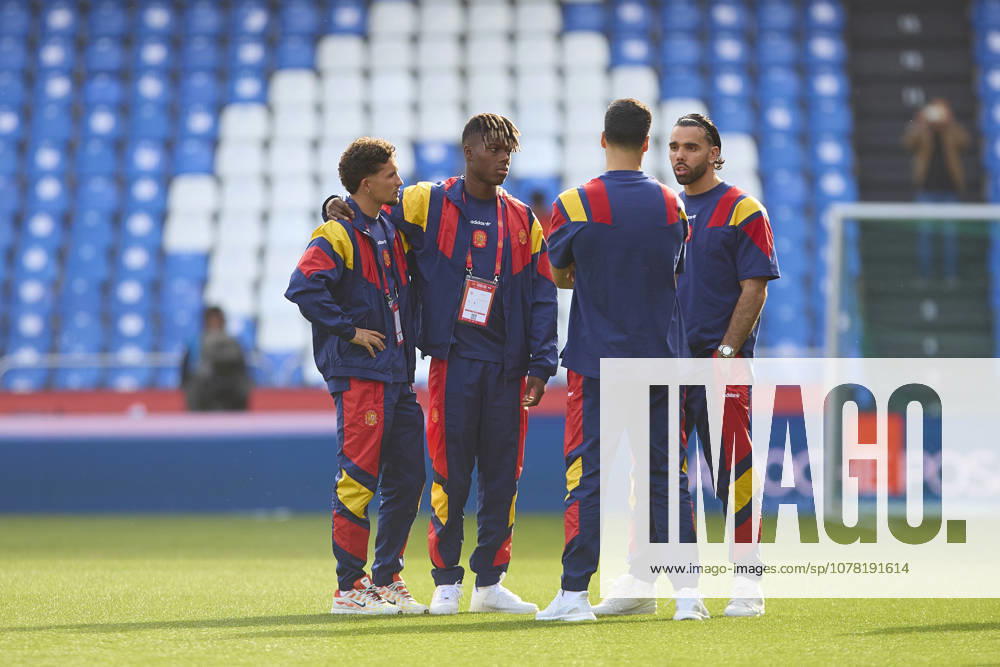Spain v Iraq - International Friendly, Länderspiel, Nationalmannschaft LA CORUNA, SPAIN - JUNE 04: Nico Williams, David Raya and Yeremy Pino of Spain looks on prior an international friendly match between Spain and Iraq at Abanca-Riazor Stadium on June 04, 2026 in La Coruna, Spain. (Photo by Diego Simon Photo Players Images Magara Press) La Coruna Abanca Riazor Stadium Spain