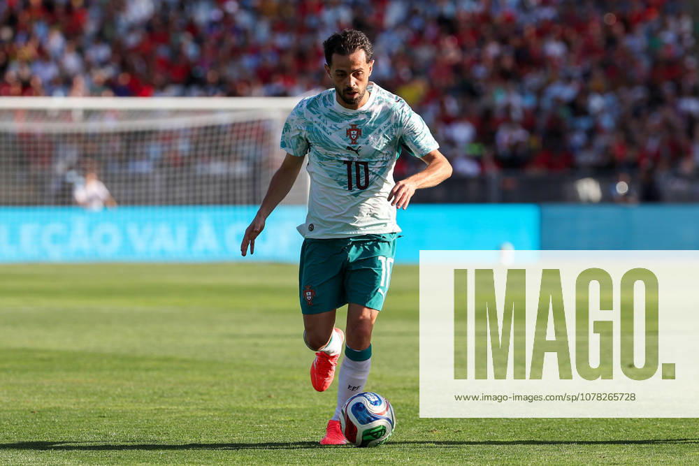 Bernardo Silva (Portugal), in action, with the ball during the International Friendly, Länderspiel, Nationalmannschaft match between Portugal and Chile at Estadio Nacional do Jamor on June 6, 2026, in Oeiras, Portugal. The match serves as preparation for the 2026 FIFA World Cup, WM, Weltmeisterschaft, Fussball in the United States.