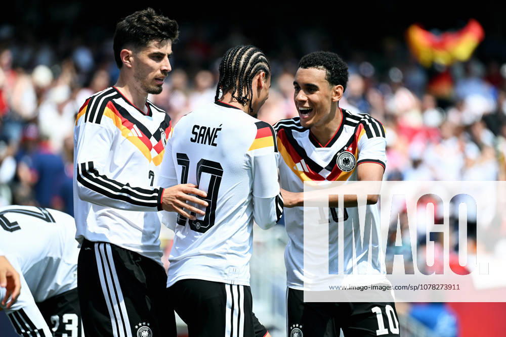 Fussball, Länderspiel, Herren, Freundschaftsspiel zur Fussball WM 2026, Soldier Field, Chicago: USA - Deutschland 1:2; Jubel Leroy Sane (GER) nach seinem Tor zum 1:2, zusammen mit Jamal Musiala (GER), Kai Havertz (GER). Jubel, Freude, Aktion.