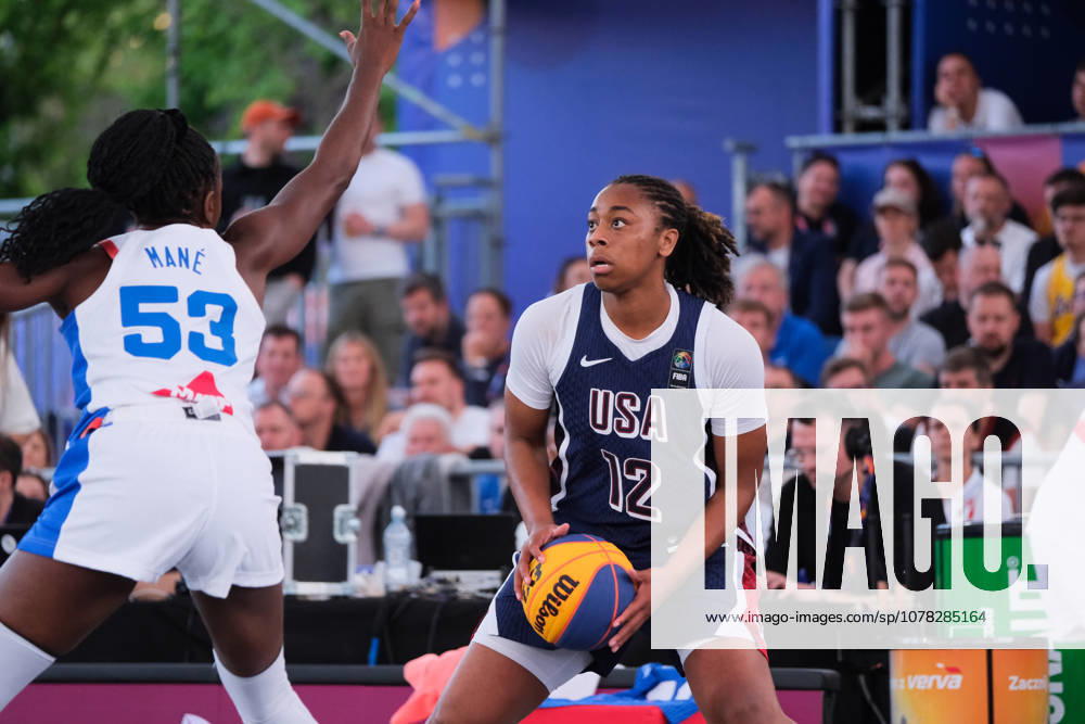 USA s MIKAYLAH WILLIAMS (12) and France s MARIE MANE (53) in action during a FIBA 3x3 Basketball World Cup women s quarter-final game between France and USA in Warsaw, Poland. Warsaw Poland - ZUMAk204 20260606_zip_k204_090