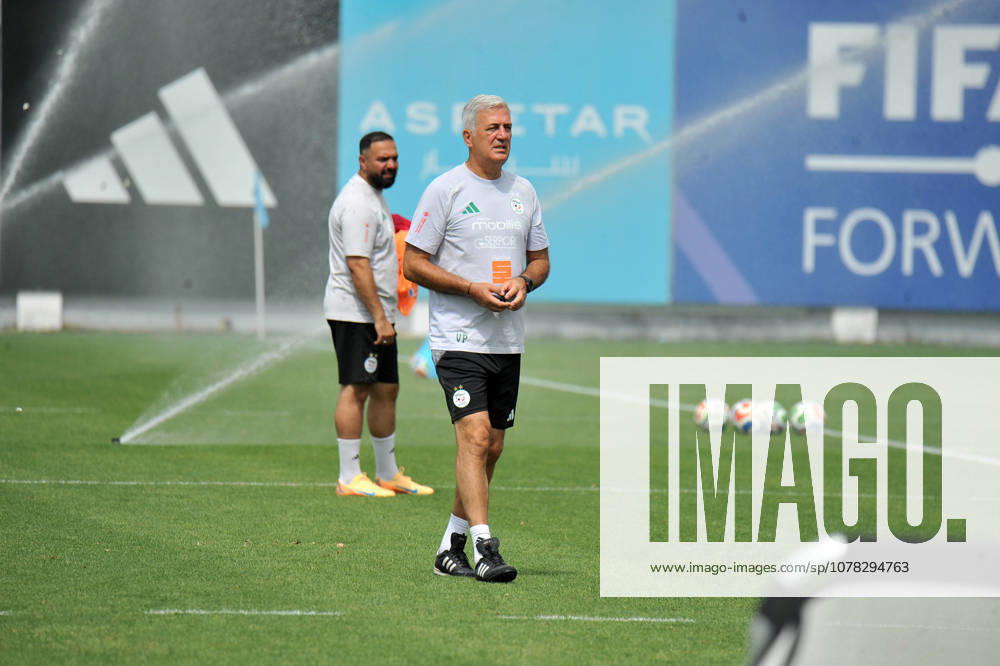Dernier EntraInement de l Equipe nationale Algerien selectionneur national Algerien, Vladimir Petkovic, lors de derniere seance d entrainement de l equipe nationale algerienne, au centre technique national de sidi moussa a Alger en Algerie le 07 Juin 2026, avente depart ver la coupe du Monde 2026 (Photo By Ohtmane APP) Alger Algeria