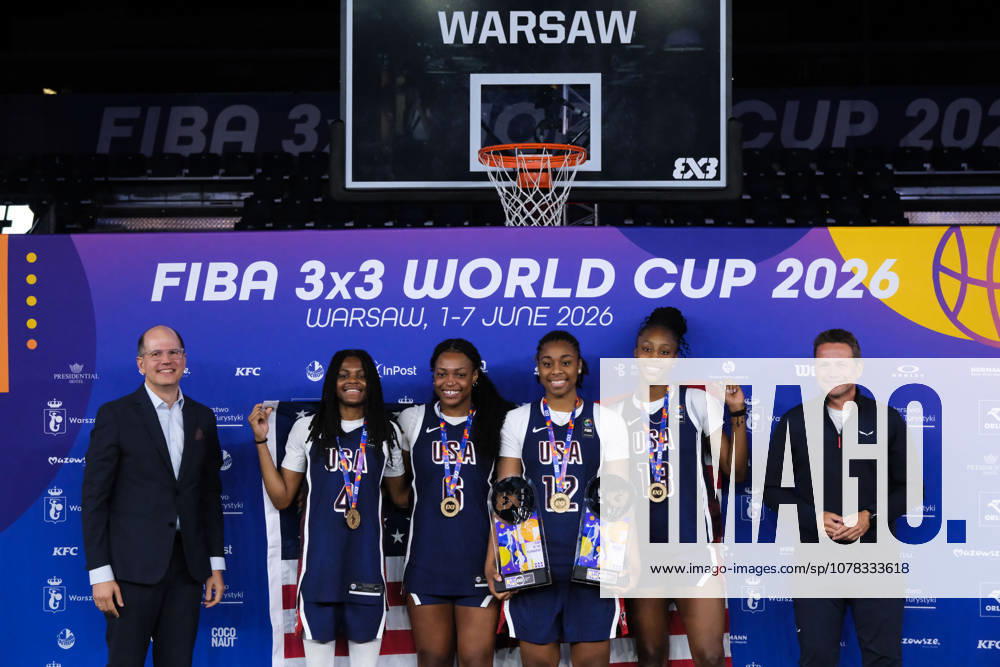 USA s MILAYSIA FULWILEY (4), MIKAYLAH WILLIAMS (12), SAHARA WILLIAMS (6), and JOYCE EDWARDS (13) pose with their women s 1st place medals during the prize ceremony at the conclusion of the 2026 FIBA 3x3 Basketball World Cup in Warsaw, Poland. To the left of the players stands FIBA Secretary General ANDREAS ZAGKLIS and to the right of the players stands Mayor of Warsaw RAFAL TRZASKOWSKI. Warsaw Poland - ZUMAk204 20260607_zip_k204_081