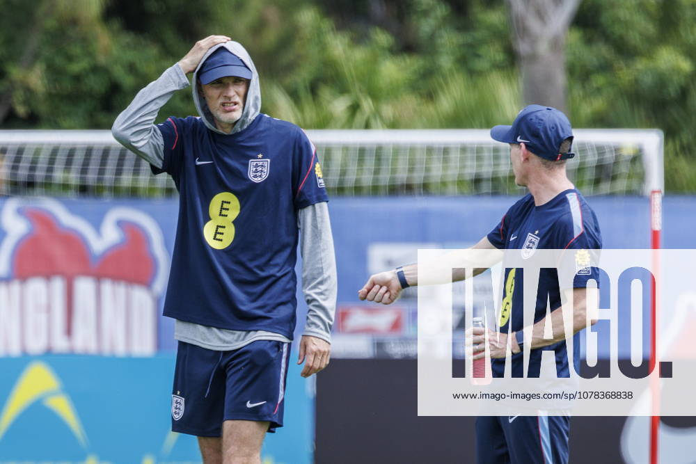 FIFA World Cup, WM, Weltmeisterschaft, Fussball 2026 preparations - England training session England s head coach Thomas Tuchel (L) leads a training session in Palm Beach Gardens, Florida, USA, 09 June 2026. England are drawn in Group L of the upcoming FIFA World Cup 2026 starting on 11 June 2026 and running until 19 July 2026. PALM BEACH GARDENS FLORIDA United States