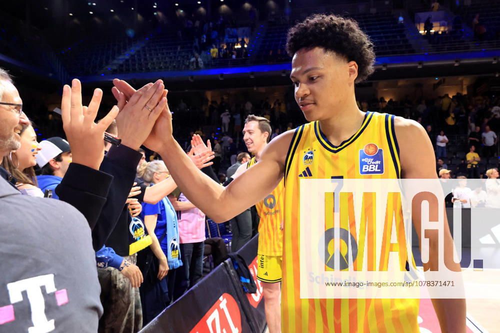 DEU, easyCredit BBL, ALBA vs. Bamberg, 09.06.2026, Max-Schmeling-Halle, Berlin, DEU, easyCredit BBL, ALBA vs. Bamberg, im Bild Jack Kayil( ALBA Berlin 7), ALBA-Fans, Fanblock,