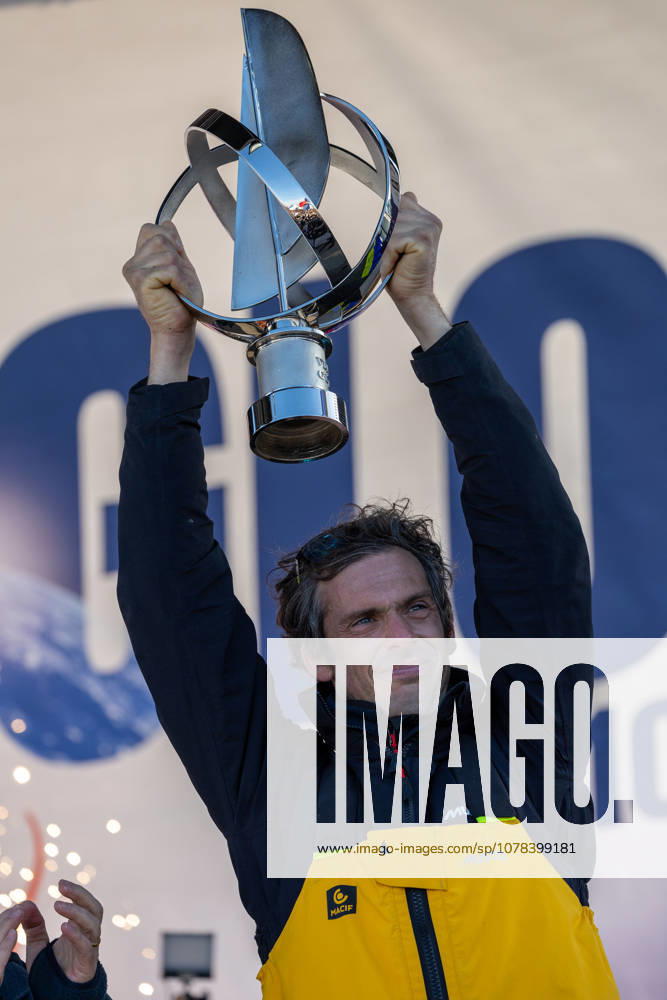 Charlie Dalin, vainqueur du Vendà e Globe 2024-2025 en 64j 19h 22min et 49 sec - Les Sables d Olonne le 14 01 2025