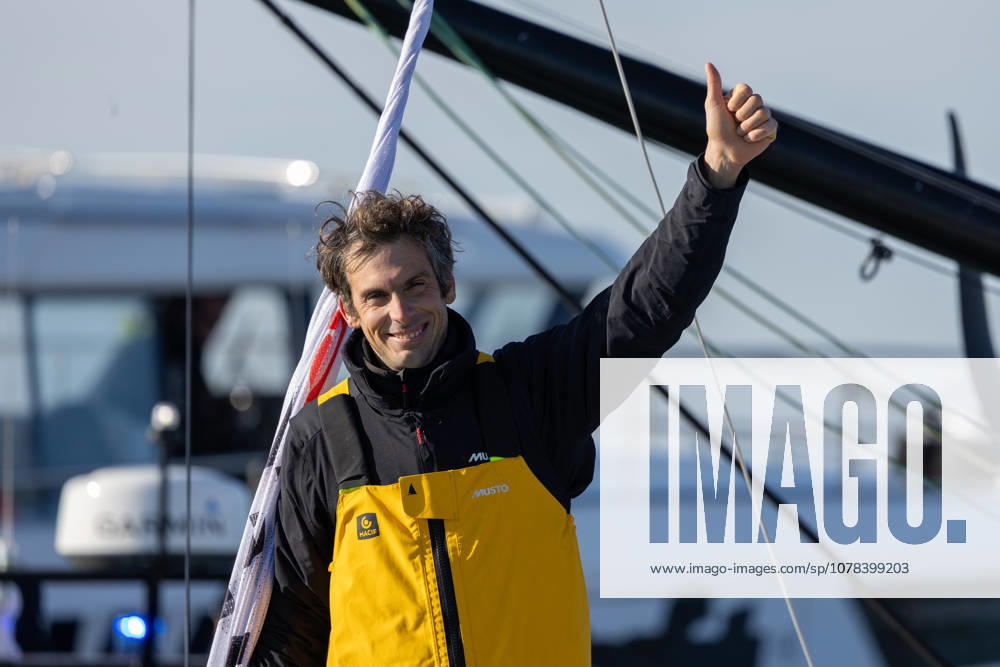 Charlie Dalin, vainqueur du Vendà e Globe 2024-2025 en 64j 19h 22min et 49 sec - Les Sables d Olonne le 14 01 2025