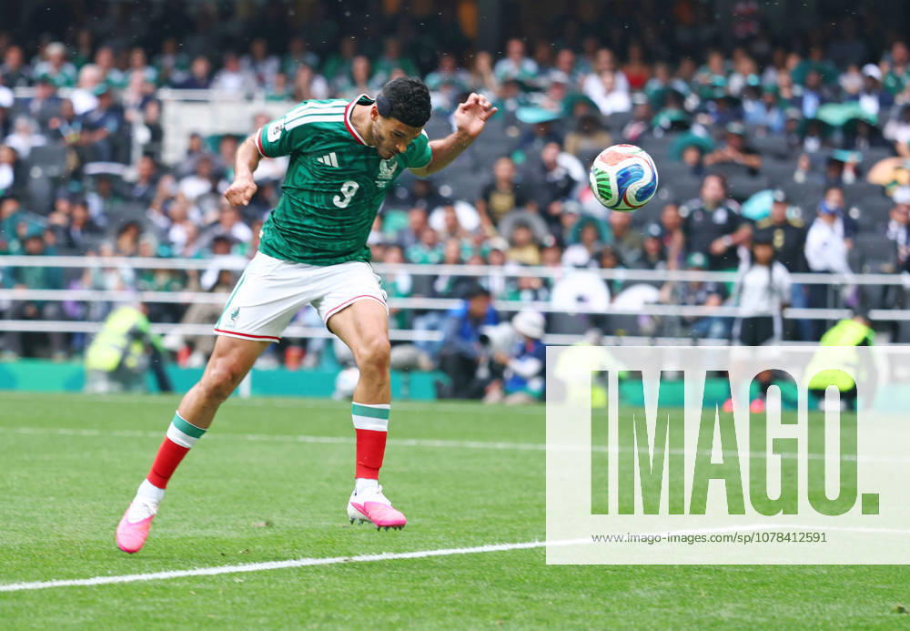 Mexico s Raul Jimenez heads the ball into the net to score against South Africa in the second half of a FIFA World Cup, WM, Weltmeisterschaft, Fussball match at Aztec Stadium in Mexico City, Mexico, on Thursday, June 11, 2026. MEX20260611914 CHRISTIANxBRUNSKILL