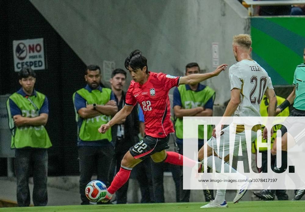 South Korea v Czechia - FIFA World Cup, WM, Weltmeisterschaft, Fussball 2026 - Group A ZAPOPAN, MEXICO - JUNE 11: Jaroslav Zeleny (20) of Czechia in action againstSeol Young-woo (22) of South Korea during the 2026 FIFA World Cup First Stage Group A match between South Korea and Czechia at Estadio Akron (Guadalajara Stadium) in Zapopan, Guadalajara, Mexico on June 11, 2026. Luciano Gonzalez Anadolu Zapopan Mexico. Editorial use only. Please get in touch for any other usage.