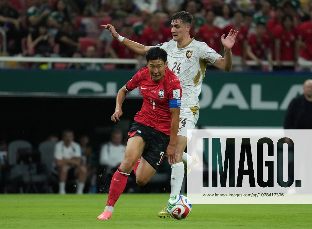 South Korea v Czechia - FIFA World Cup, WM, Weltmeisterschaft, Fussball 2026 - Group A ZAPOPAN, MEXICO - JUNE 11: Son Heung-min of South Korea in action against Alexandr Sojka (24) of Czechia during the 2026 FIFA World Cup First Stage Group A match between South Korea and Czechia at Estadio Akron (Guadalajara Stadium) in Zapopan, Guadalajara, Mexico on June 11, 2026. Luciano Gonzalez Anadolu Zapopan Mexico. Editorial use only. Please get in touch for any other usage.