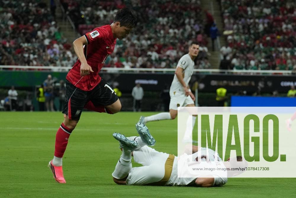 South Korea v Czechia - FIFA World Cup, WM, Weltmeisterschaft, Fussball 2026 - Group A ZAPOPAN, MEXICO - JUNE 11: Lee Tae-seok (L) of South Korea in action against Vladimir Coufal (5) of Czechia during the 2026 FIFA World Cup First Stage Group A match between South Korea and Czechia at Estadio Akron (Guadalajara Stadium) in Zapopan, Guadalajara, Mexico on June 11, 2026. Luciano Gonzalez Anadolu Zapopan Mexico. Editorial use only. Please get in touch for any other usage.