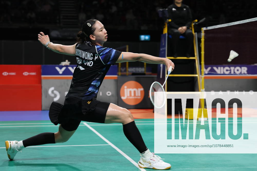 (260613) -- SYDNEY, June 13, 2026 -- Chochuwong Pornpawee hits a return during the women s singles semifinal match between Okuhara Nozomi of Japan and Pornpawee Chochuwong of Thailand at the Australian Badminton Open 2026 in Sydney, Australia, June 13, 2026. ) (SP)AUSTRALIA-SYDNEY-BADMINTON-AUSTRALIAN OPEN-WOMEN S SINGLES GongxBing