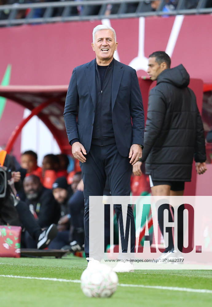 Football - AFCON 2025 - Algeria v DR Congo - Moulay El Hassan Stadium - Rabat Vladimir Petkovic, head coach of Algeria during the AFCON 2025 game between Algeria and DR Congo at Moulay El Hassan Stadium in Rabat, Morocco on 06 January 2026 Rabat Morocco