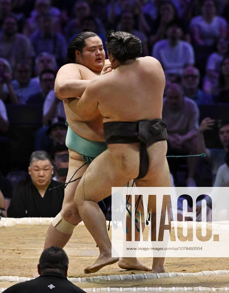 Sumo: Paris tournament Ozeki Kotozakura (back) beats ozeki Kirishima to win the first day of a two-day sumo tournament at Accor Arena in Paris on June 13, 2026. A14AA0005618712P