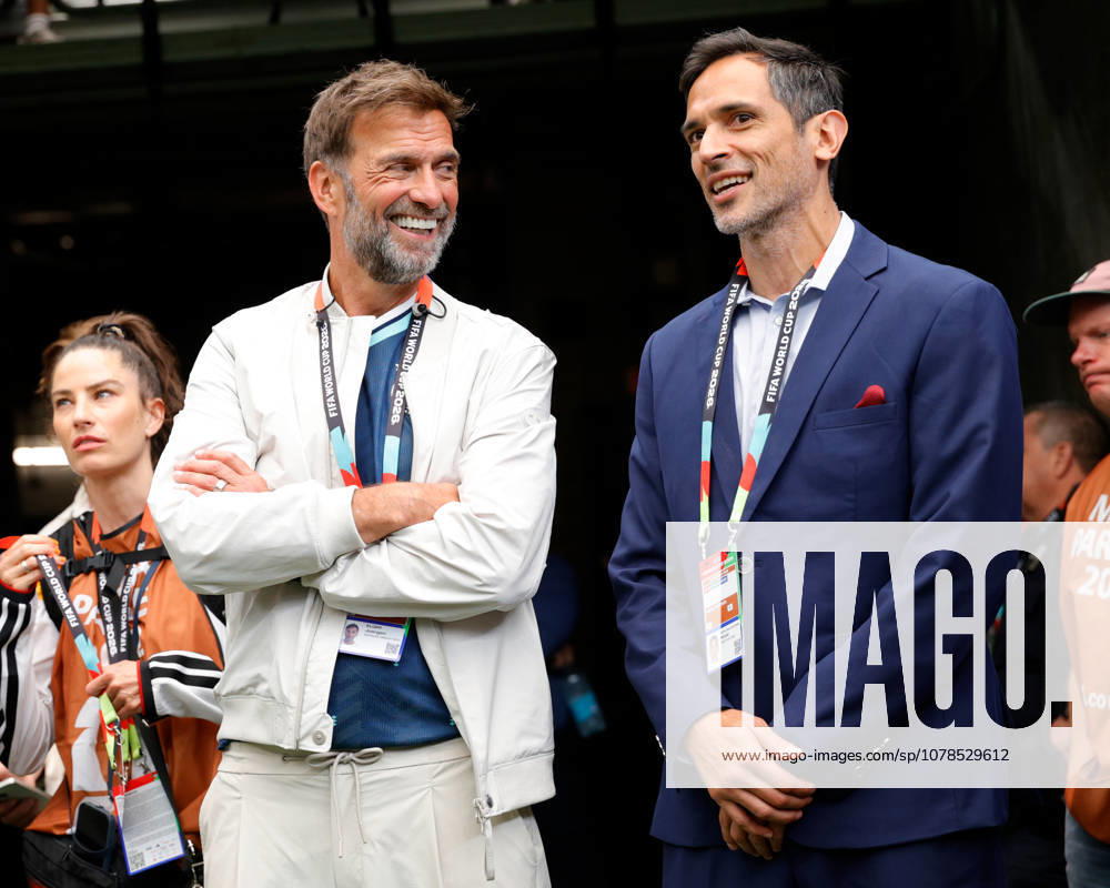 JooeRGEN KLOPP, working as a pundit for MagentaTV, shares a laugh with ROQUE SANTA CRUZ of Telemundo on the sidelineduring the 2026 FIFA World Cup, WM, Weltmeisterschaft, Fussball Group E match between Germany and CuraoÂßao at Houston Stadium on June 14, 2026 in Houston, Texas. Houston USA - ZUMAa325 20260614_zsa_a325_043
