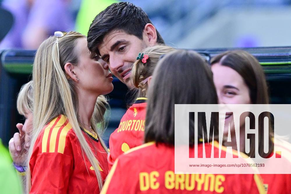 Belgium s goalkeeper Thibaut Courtois and his wife Mishel Gerzig pictured after a soccer game between Belgian national team, Nationalteam Red Devils and Egypt, on Monday 15 June 2026 in Seattle, the first game in the group stage of the FIFA World Cup, WM, Weltmeisterschaft, Fussball 2026 in the United States of America. The Diables Rouges - Rode Duivels were drawn into Group G. DIRKxWAEM x177816960x