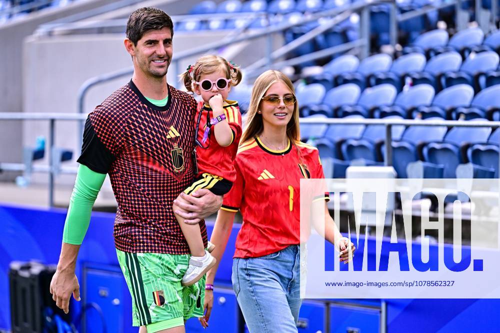 Belgium s goalkeeper Thibaut Courtois and his wife Mishel Gerzig and their daughter Ellie pictured after a soccer game between Belgian national team, Nationalteam Red Devils and Egypt, on Monday 15 June 2026 in Seattle, the first game in the group stage of the FIFA World Cup, WM, Weltmeisterschaft, Fussball 2026 in the United States of America. The Diables Rouges - Rode Duivels were drawn into Group G. DIRKxWAEM x177818110x