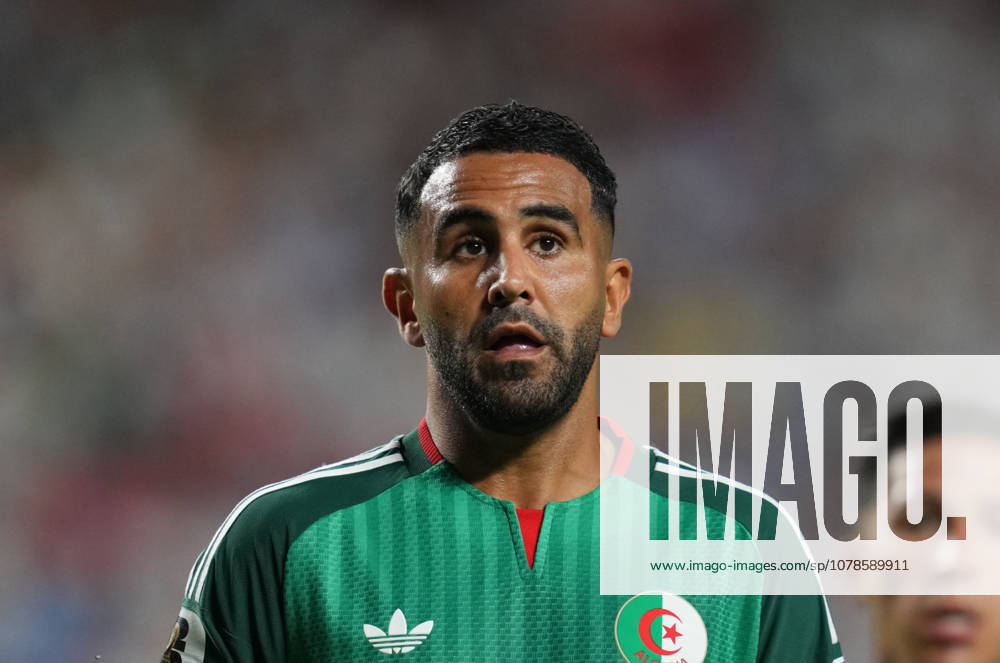Riyad Karim Mahrez (Algeria) looks on during Argentina and Algeria, Group J FIFA World Cup, WM, Weltmeisterschaft, Fussball 2026, Kansas Stadium, Kansas, United States on June 16, 2026. Thor Wegner DeFodi Images. (Photo by DeFodi Images) -