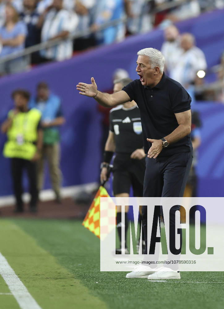 (260617) -- KANSAS CITY, June 17, 2026 -- Vladimir Petkovic (L), head coach of Algeria, reacts during the group J match between Argentina and Algeria at the FIFA World Cup, WM, Weltmeisterschaft, Fussball 2026 at Kansas City Stadium in Kansas City, the United States, June 16, 2026. ) (SP)U.S.-KANSAS CITY-FOOTBALL-FIFA WORLD CUP-GROUP J-ARG VS ALG LixMing
