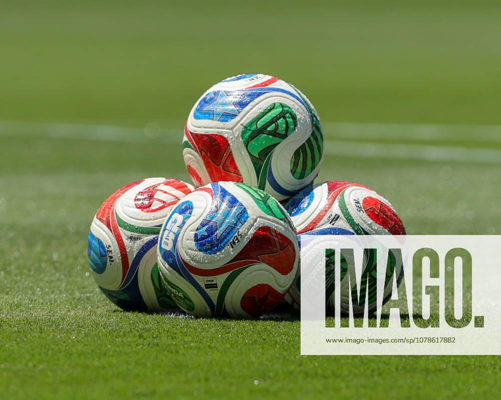 A stack of balls waits for Senegal prior to the 2026 FIFA World Cup, WM, Weltmeisterschaft, Fussball match between France and Senegal at MetLife Stadium in East Rutherford, NJ FIFA World Cup 2026: France (0) : Senegal (0) - ZUMAr225 20260617_zsp_r225_065