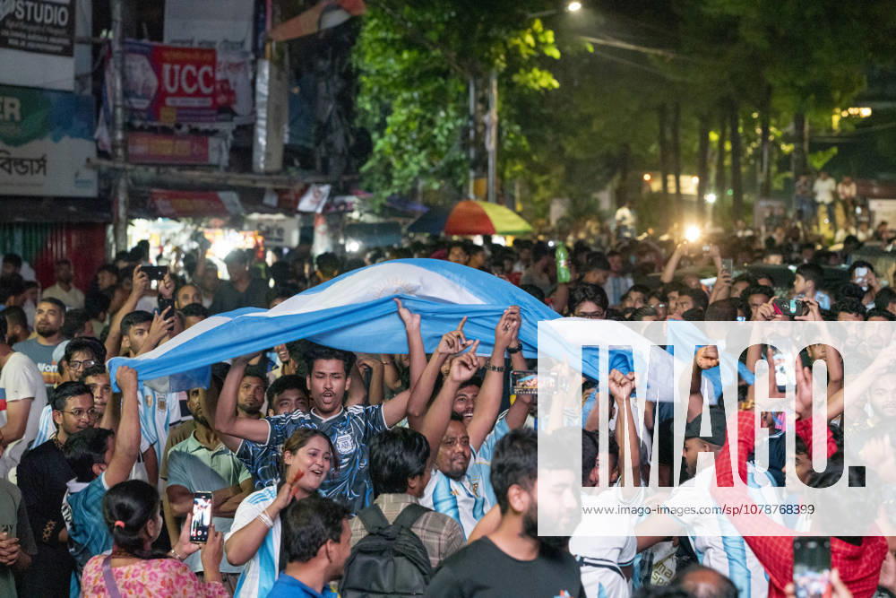 Bangladesh: Football Fans Gather To Watch Argentina Vs Austria World Cup Match In Chattogram Fans wave and hold up a large light blue and white Argentina national flag over their heads amidst a dense crowd in Chattogram, Bangladesh, on June 23, 2026. Hundreds of Bangladeshi football fans gather at Kazir Dewri to watch the FIFA World Cup, WM, Weltmeisterschaft, Fussball match between Argentina and Austria on a giant screen. The event reflects Bangladesh s enthusiasm for international football, with many supporting teams like Argentina. Chittagong Bangladesh