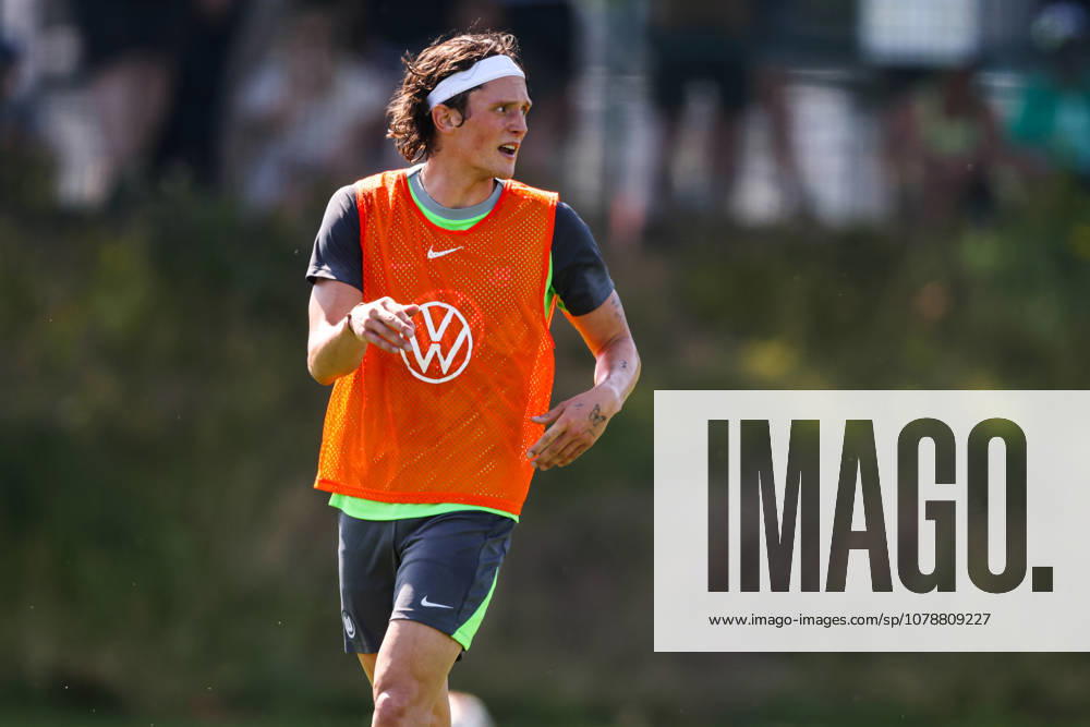 Fabian Reese (VfL Wolfsburg) - 2. Fussball Bundesliga Saison 2026-2027 Trainingsauftakt VfL Wolfsburg am VfL Center in Wolfsburg - Fussball,Deutschland,Mann,Männer