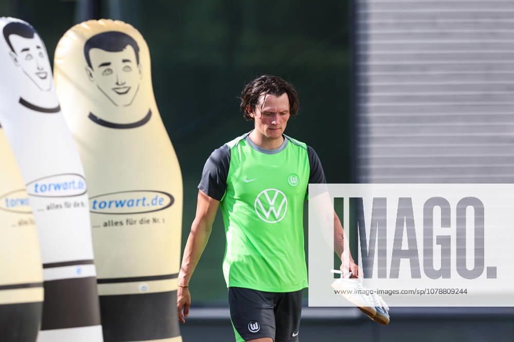 Fabian Reese (VfL Wolfsburg) - 2. Fussball Bundesliga Saison 2026-2027 Trainingsauftakt VfL Wolfsburg am VfL Center in Wolfsburg - Fussball,Deutschland,Mann,Männer