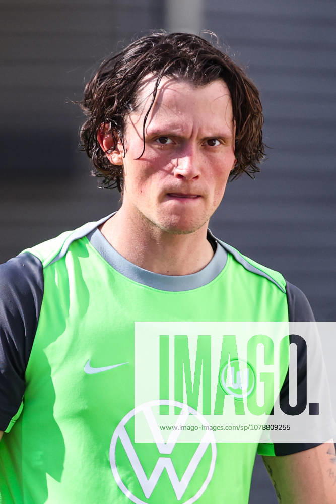 Fabian Reese (VfL Wolfsburg) - 2. Fussball Bundesliga Saison 2026-2027 Trainingsauftakt VfL Wolfsburg am VfL Center in Wolfsburg - Fussball,Deutschland,Mann,Männer