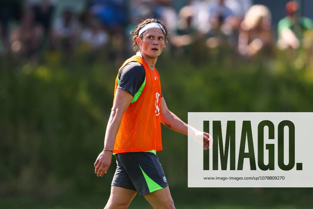 Fabian Reese (VfL Wolfsburg) - 2. Fussball Bundesliga Saison 2026-2027 Trainingsauftakt VfL Wolfsburg am VfL Center in Wolfsburg - Fussball,Deutschland,Mann,Männer