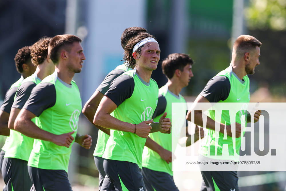 Fabian Reese (VfL Wolfsburg) - 2. Fussball Bundesliga Saison 2026-2027 Trainingsauftakt VfL Wolfsburg am VfL Center in Wolfsburg - Fussball,Deutschland,Mann,Männer