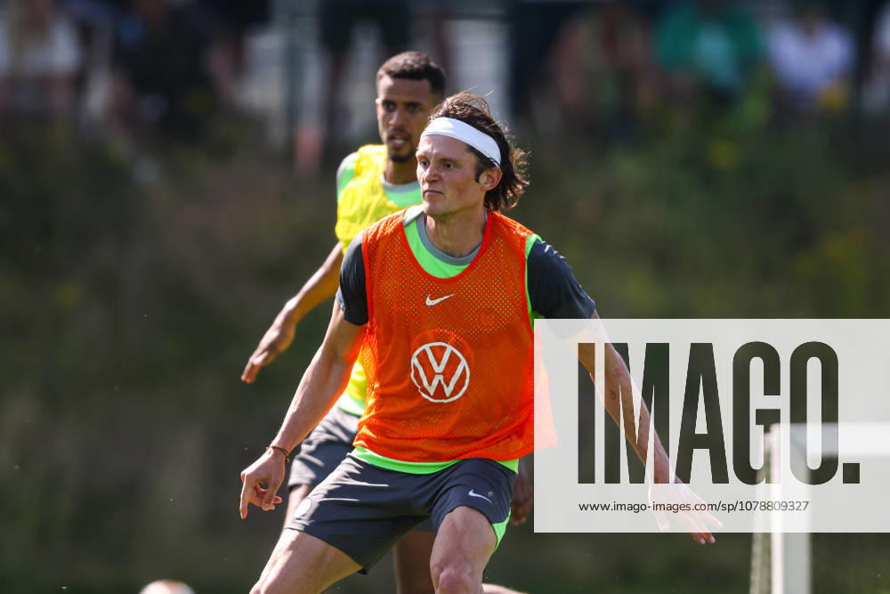 Fabian Reese (VfL Wolfsburg) - 2. Fussball Bundesliga Saison 2026-2027 Trainingsauftakt VfL Wolfsburg am VfL Center in Wolfsburg - Fussball,Deutschland,Mann,Männer