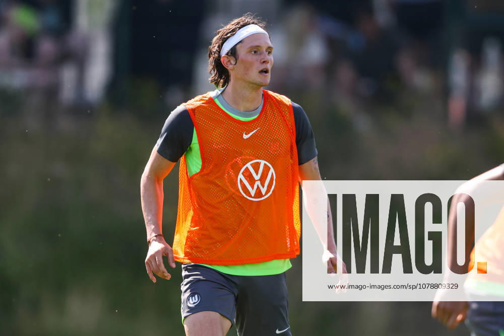 Fabian Reese (VfL Wolfsburg) - 2. Fussball Bundesliga Saison 2026-2027 Trainingsauftakt VfL Wolfsburg am VfL Center in Wolfsburg - Fussball,Deutschland,Mann,Männer