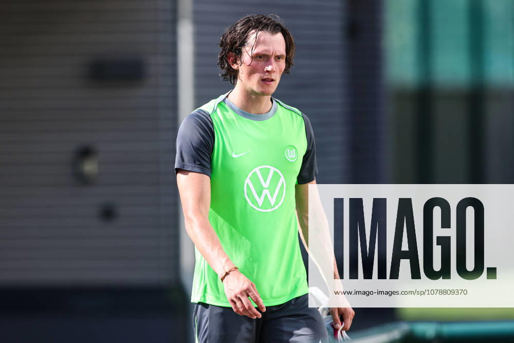 Fabian Reese (VfL Wolfsburg) - 2. Fussball Bundesliga Saison 2026-2027 Trainingsauftakt VfL Wolfsburg am VfL Center in Wolfsburg - Fussball,Deutschland,Mann,Männer
