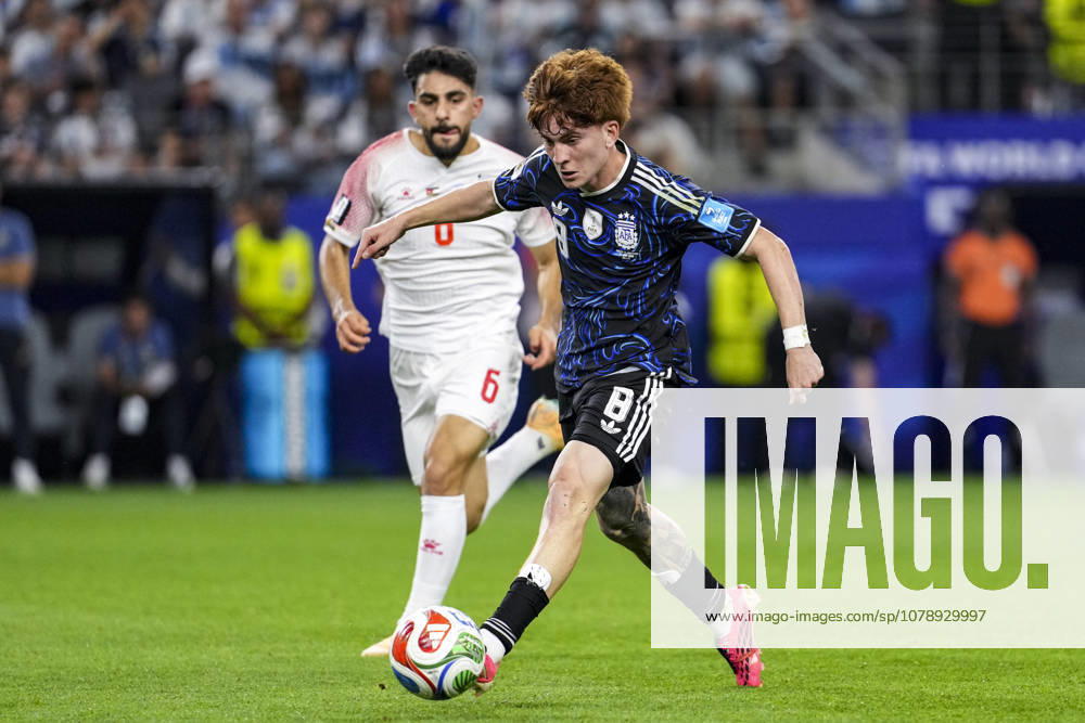 Valentin Barco of Argentina controls the ball during the match between Jordan and Argentina in the third round of the group stage of the 2026 World Cup, held at Dallas Stadium in Dallas, United States. Richard Callis Fotoarena (Richard Callis SPP)