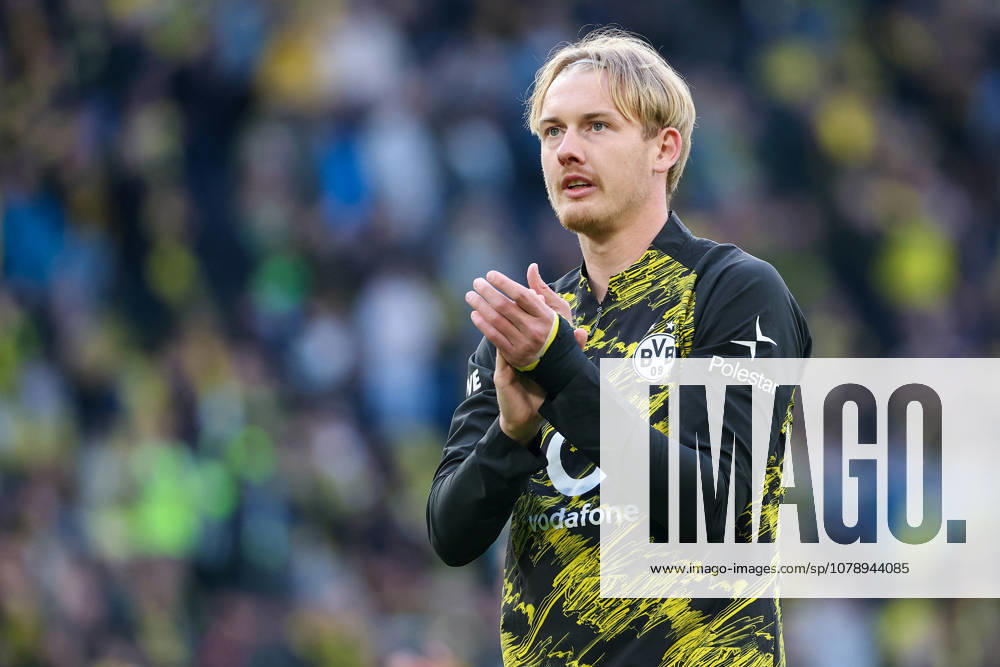 1. Bundesliga - Borussia Dortmund - Eintracht Frankfurt am 08.05.2026 im Signal Iduna Park in Dortmund Julian Brandt (Dortmund 10) bedankt sich bei den Fans